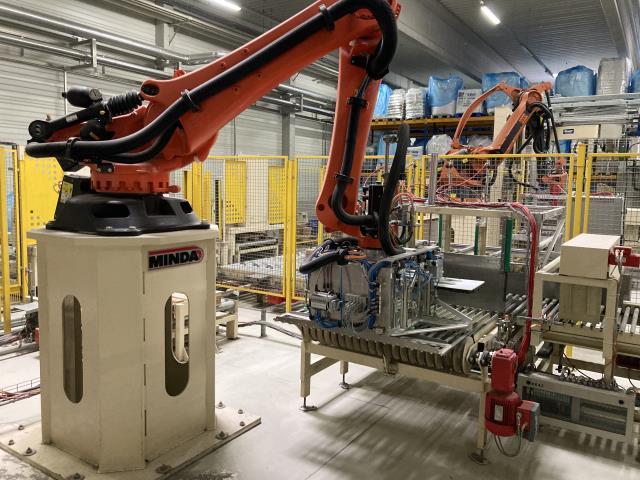 KUKA Palletizing for beverage cartons (4)